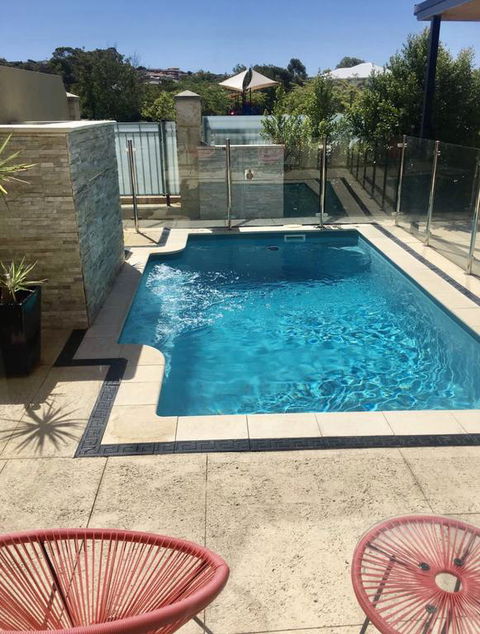 LUXURY VILLA W POOL & SPAS - Accommodation Adelaide 3