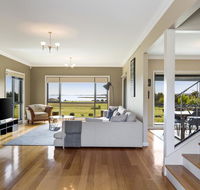 LUXURY WATERFRONT FAMILY HOME-TASMANIA I-L'Abode - Accommodation Adelaide