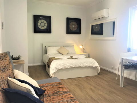 M207 Within The Free Transit Zone. Central Studio - Accommodation Adelaide 1