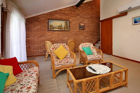 Macadamia Court, Unit 2, 8 Government Road - Accommodation Adelaide 2