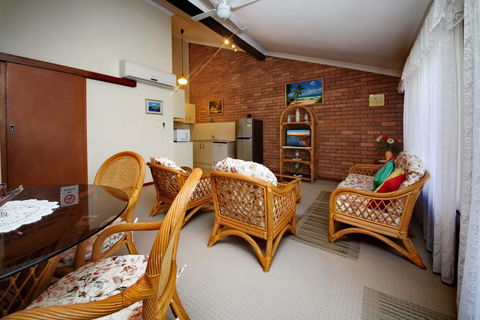 Macadamia Court, Unit 2, 8 Government Road - Accommodation Adelaide 3