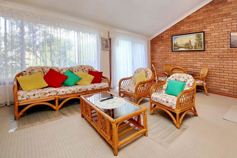 Macadamia Court, Unit 2, 8 Government Road - Accommodation Adelaide 1