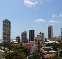 Main Beach Apartment at The Meriton - Accommodation Adelaide