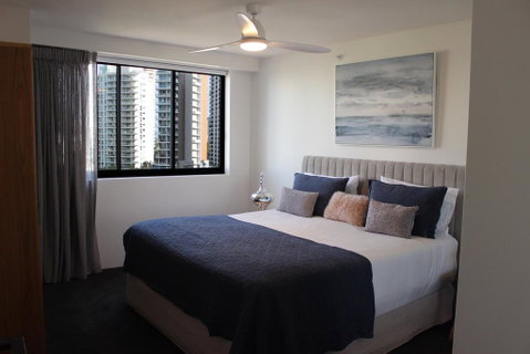 Main Beach Apartment At The Meriton - Accommodation Adelaide 1
