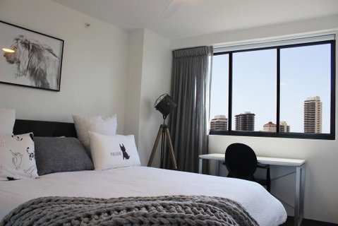 Main Beach Apartment At The Meriton - Accommodation Adelaide 2