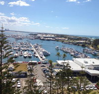 Main Beach Waterfront Apartment - Accommodation Adelaide