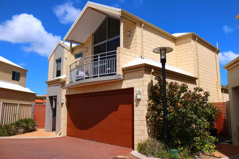 MANDURAH On The TERRACE - Accommodation Adelaide 0