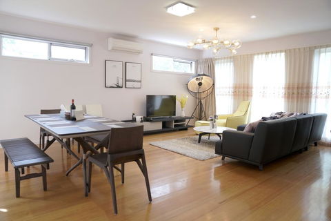 Melbourne Luxury Villa At Doncaster - Accommodation Adelaide 0