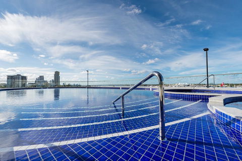 Meriton Suites Southport - Accommodation Adelaide 2