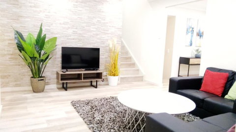 Modern 4-Bedroom House On Cunningham Near Singleton CBD Hunter Valley - Accommodation Adelaide 0
