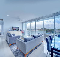 Modern Contemporary Southport Apartment - Accommodation Adelaide