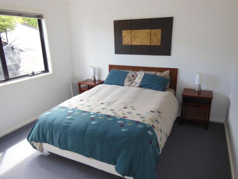 Modern Hobart Apartment With Stunning Views - Accommodation Adelaide 1