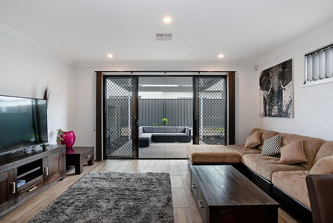 Modern Luxury At Christies Beach - Accommodation Adelaide 2