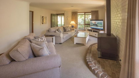 Mollymook Fantastic Holiday House - Accommodation Adelaide 3