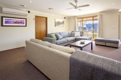 Mountain Lodge - Accommodation Adelaide 0