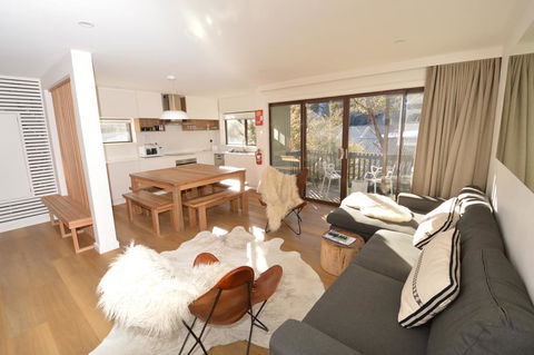 Mowamba A1 - Accommodation Adelaide 1