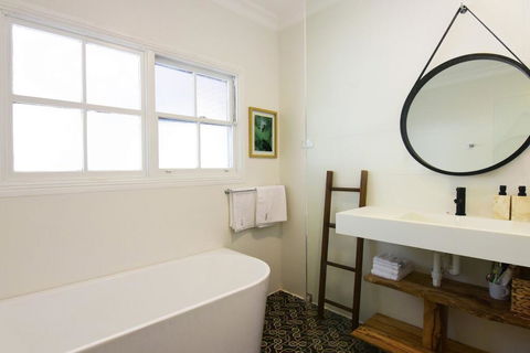 Myrtle Tree Lodge-Leaves, Kangaroo Valley - Accommodation Adelaide 1