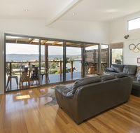 Ned Kelly's Retreat - Sophisticated style with modern convenience and magical outlook - Accommodation Adelaide