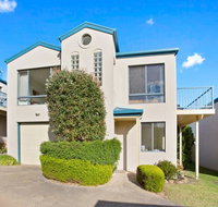 NELSON COVE 2 - Townhouse a Short Walk to Town - Accommodation Adelaide