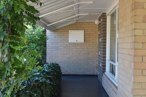 Midgard Cottage - Great Location & Close To Airport - Accommodation Adelaide 9