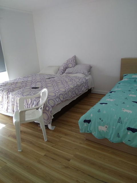 DIANELLA Budget Rooms Happy Place To Stay - Accommodation Adelaide 13