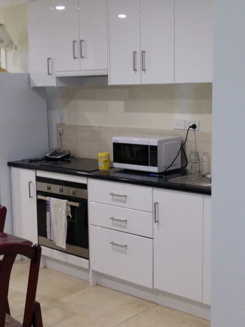 DIANELLA Budget Rooms Happy Place To Stay - Accommodation Adelaide 25