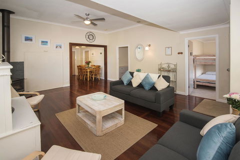 Sea La Vie - Accommodation Adelaide 0