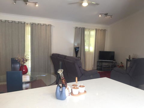 Bright & Beautiful Home On The Hills! - Accommodation Adelaide 11