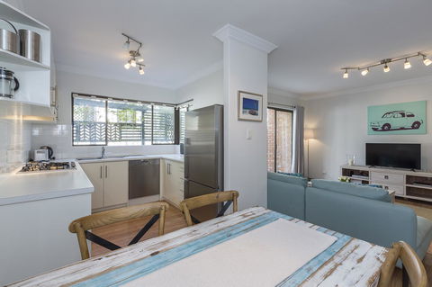 Cottesloe Sea Salt Abode - Executive Escapes - Accommodation Adelaide 7