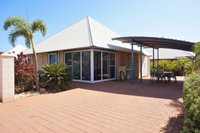 Osprey Holiday Village Unit 122/2 Bedroom - Perfectly neat and tidy apartment