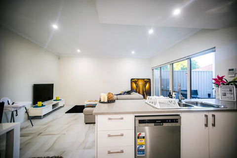VIP Stays - Villa De Burswood Luxury 3BR Suite W/ King Bed FREE WIFI - Accommodation Adelaide 7