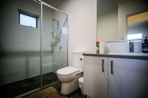 VIP Stays - Villa De Burswood Luxury 3BR Suite W/ King Bed FREE WIFI - Accommodation Adelaide 17