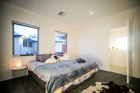 VIP Stays - Villa De Burswood Luxury 3BR Suite W/ King Bed FREE WIFI - Accommodation Adelaide 16