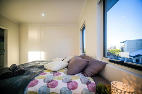VIP Stays - Villa De Burswood Luxury 3BR Suite W/ King Bed FREE WIFI - Accommodation Adelaide 1