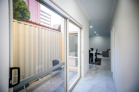VIP Stays - Villa De Burswood Luxury 3BR Suite W/ King Bed FREE WIFI - Accommodation Adelaide 12