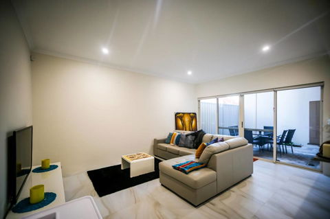 VIP Stays - Villa De Burswood Luxury 3BR Suite W/ King Bed FREE WIFI - Accommodation Adelaide 6