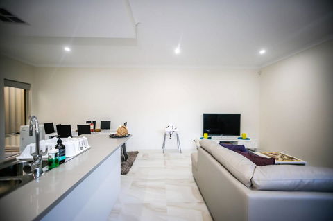 VIP Stays - Villa De Burswood Luxury 3BR Suite W/ King Bed FREE WIFI - Accommodation Adelaide 8