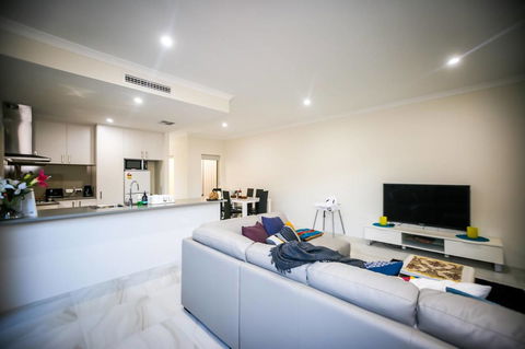 VIP Stays - Villa De Burswood Luxury 3BR Suite W/ King Bed FREE WIFI - Accommodation Adelaide 14