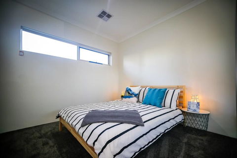 VIP Stays - Villa De Burswood Luxury 3BR Suite W/ King Bed FREE WIFI - Accommodation Adelaide 20