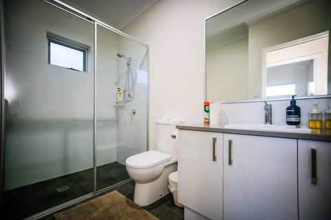 VIP Stays - Villa De Burswood Luxury 3BR Suite W/ King Bed FREE WIFI - Accommodation Adelaide 5