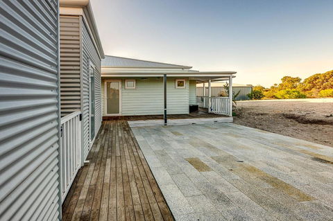 Blue Sky Escapes The Lookout Lancelin - Accommodation Adelaide 2
