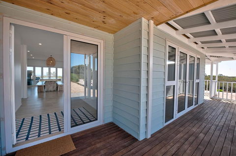 Blue Sky Escapes The Lookout Lancelin - Accommodation Adelaide 8