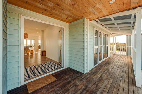Blue Sky Escapes The Lookout Lancelin - Accommodation Adelaide 4