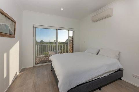 Blue Sky Escapes The Lookout Lancelin - Accommodation Adelaide 14
