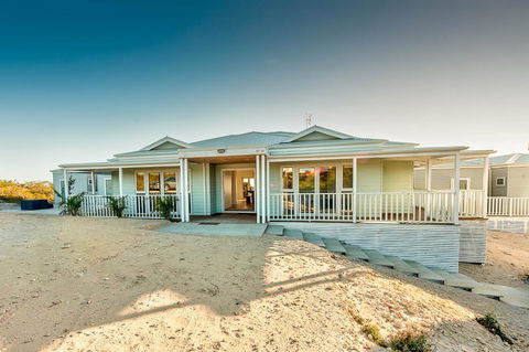 Blue Sky Escapes The Lookout Lancelin - Accommodation Adelaide 0