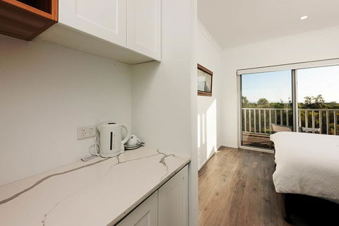 Blue Sky Escapes The Lookout Lancelin - Accommodation Adelaide 21