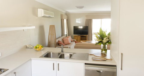 The Marina Hotel - Mindarie - Accommodation Adelaide 24