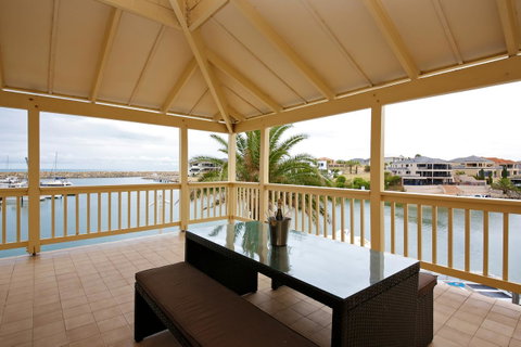 The Marina Hotel - Mindarie - Accommodation Adelaide 7