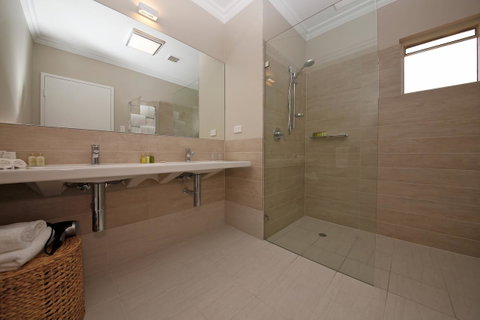 The Marina Hotel - Mindarie - Accommodation Adelaide 15