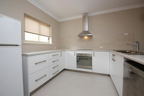 The Marina Hotel - Mindarie - Accommodation Adelaide 8
